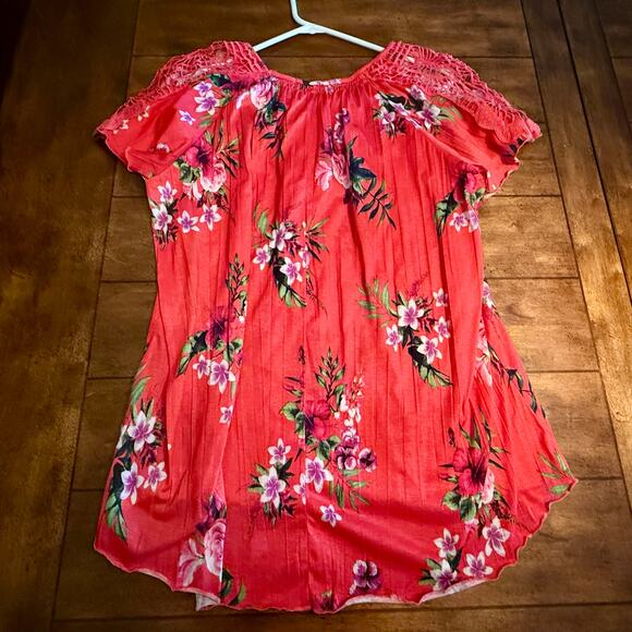 New York Laundry Women’s 1X (Plus Size) Red Floral Cold Shoulder Tunic Top A0083 - Picture 3 of 9